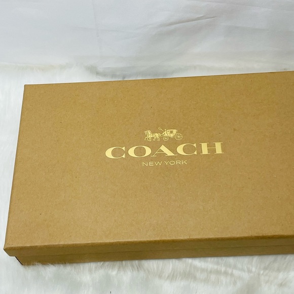 NWT Coach Boxed Corner zip Wristlet with Chrams - Picture 10 of 11